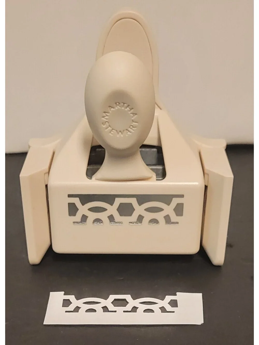 Martha Stewart Crafts Geometric Frames Edge Border/Pattern Paper Punch Tool